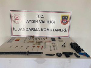 Kuşadasında Operasyon, Ayaklı Mühimmat Deposu Yakalandı