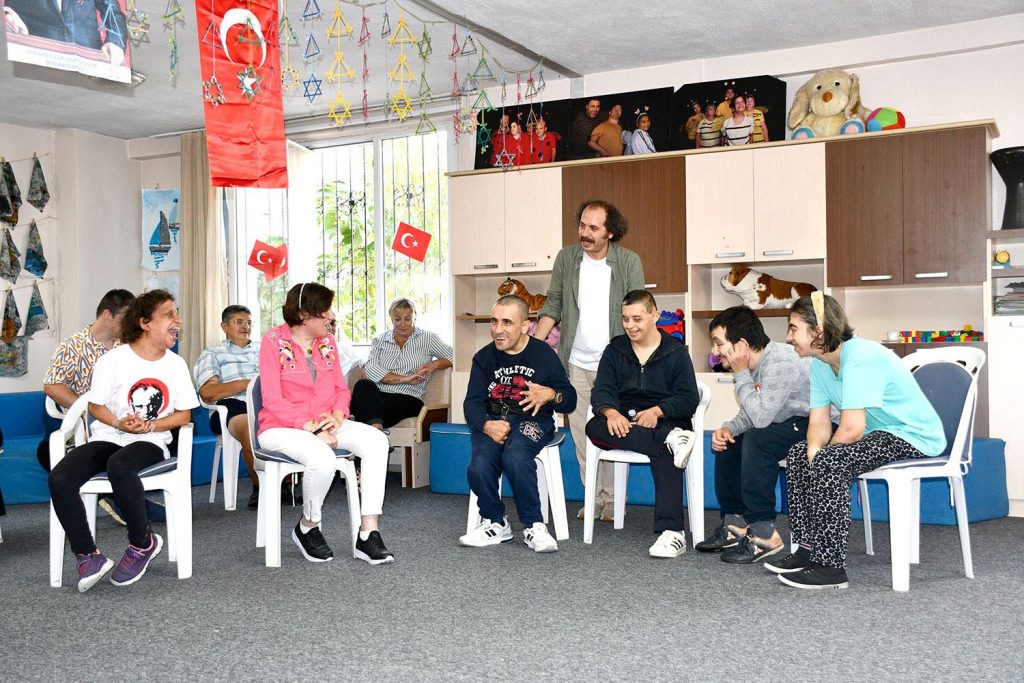 Kuşadası Belediyesinden Özel Bireylere Yönelik Drama Eğitimi