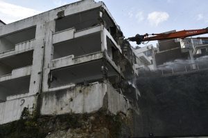 Kuşadası Belediyesi Riskli Yapılara Geçit Vermiyor