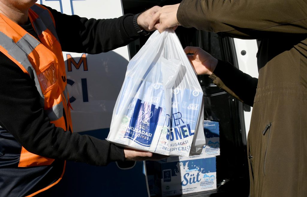 Kuşadası Belediyesi Miniklere Sütü Sevdirdi