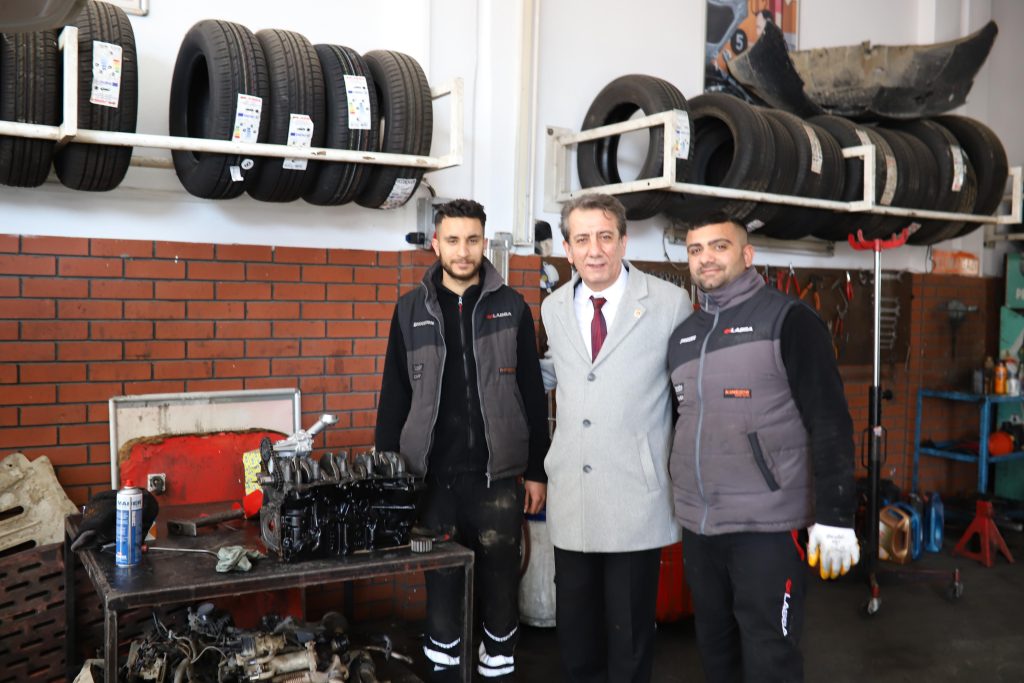 CHP’li Yetişkin Gıda Çarşısı Esnaflarını Ziyaret Etti