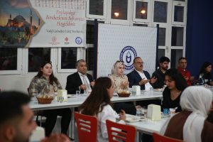 Rektör Bülent Kent, İftar Yemeğinde Öğrencilerle Bir Araya Geldi