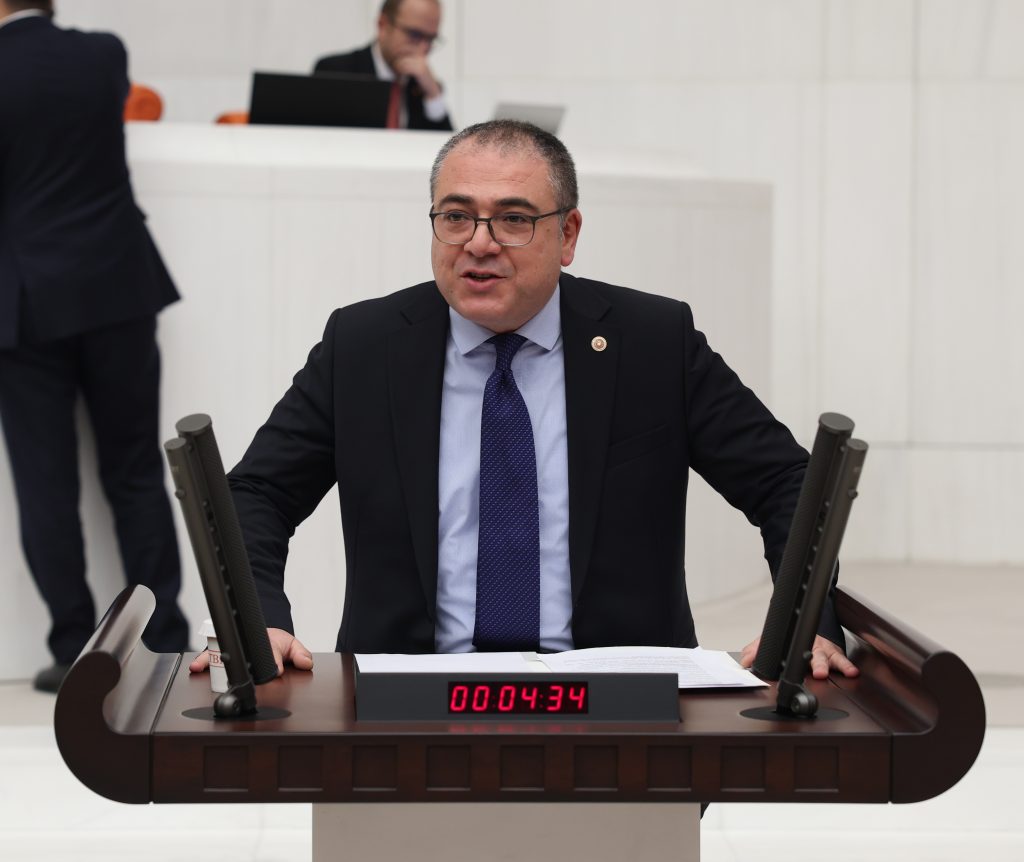 Evrim Karakoz: “AK Parti Emeklinin Sofrasından 233 Pide Eksiltti”