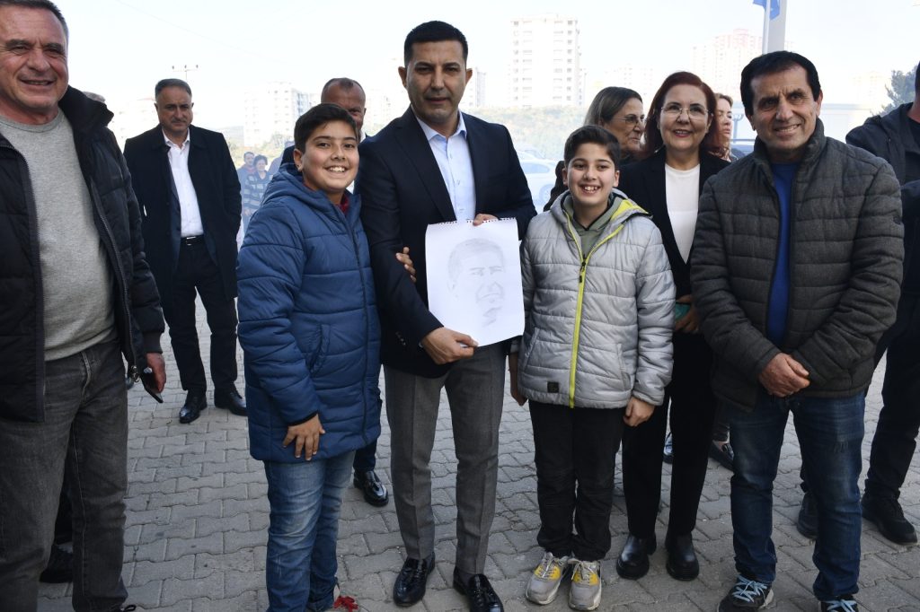 Başkan Günel Uydukent’te Büyük Coşkuyla Karşılandı