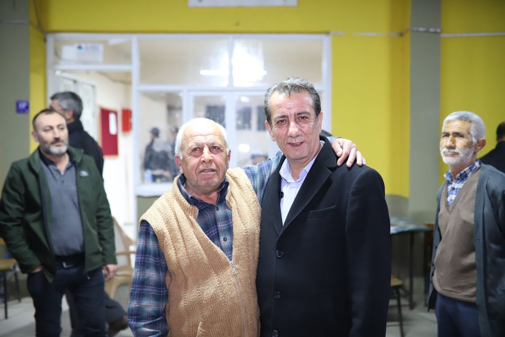 CHP’li Yetişkin Efeler’i Karış Karış Geziyor