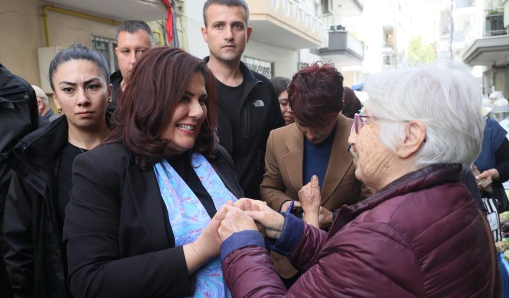 Başkan Çerçioğlu Çarşamba Pazarında Vatandaşlarla Buluştu