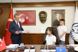 Başkan Tetik Koltuğu Çocuklara Bıraktı