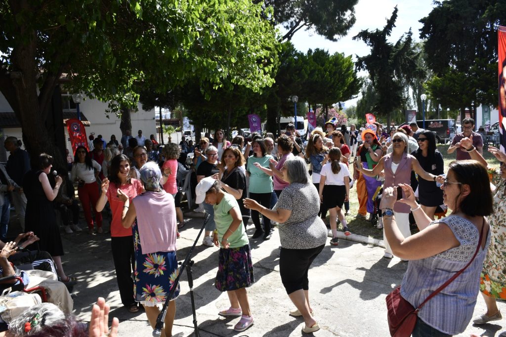 Kuşadası’nda Engelliler Haftası’na Renkli Kutlama