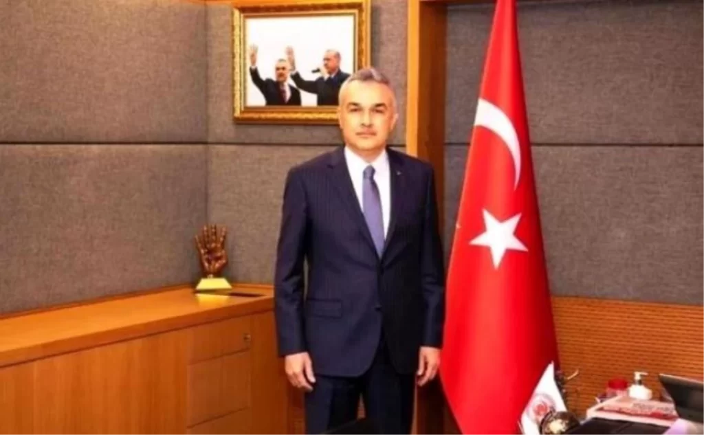 Gazeteci Cem Küçük Mustafa Savaş’ı Örnek Gösterdi!