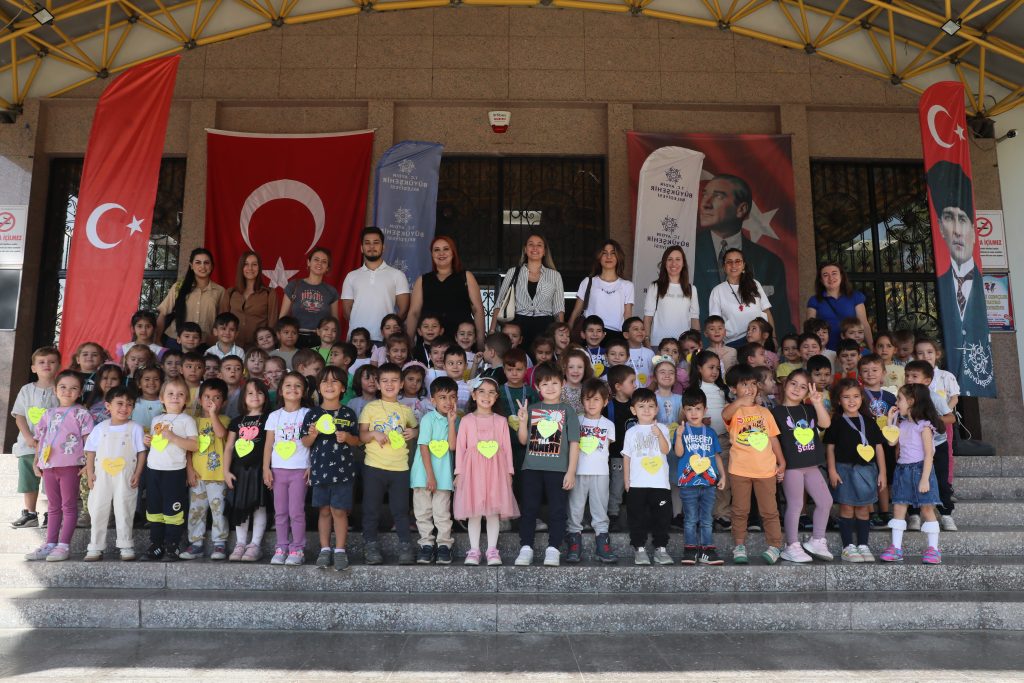 BAŞKAN ÇERÇİOĞLU ÇOCUKLARI TİYATRO İLE BULUŞTURDU