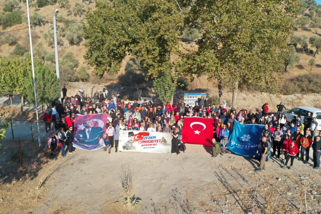 BAŞKAN ÇERÇİOĞLU AYDINLILARI CUMHURİYET’İN 101. YILINDA TREKKİNG ETKİNLİĞİNDE BULUŞTURDU