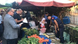 EFELER’İN EKİPLERİNDEN PAZARLARDA TERAZİ DENETİMİ