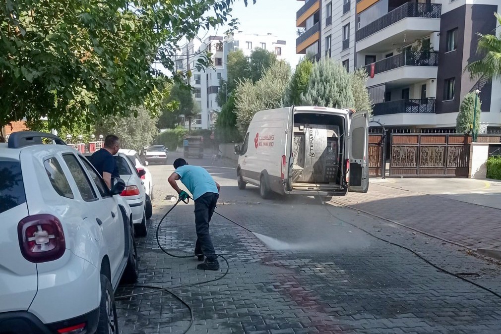 EFELER’İN EKİPLERİ PIRIL PIRIL BİR KENT İÇİN ÇALIŞIYOR