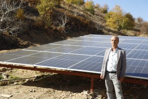 BAŞKAN ÇERÇİOĞLU’NUN PROJESİ İLE KIRSAL MAHALLEDE BULUNAN SONDAJ KUYUSUNA ÇEVRE DOSTU ENERJİ SAĞLANACAK