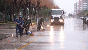 BAŞKAN ÇERÇİOĞLU VATANDAŞLARIN YANINDA Aydın Büyükşehir Belediyesi Ve ASKİ Tam Kadro Sahada
