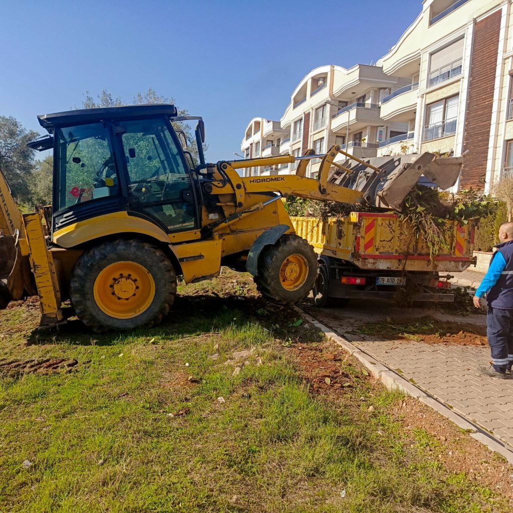 EFELER’DE TEMİZLİK HAREKÂTI DEVAM EDİYOR MAHALLELERİN ÇEHRESİ DEĞİŞİYOR