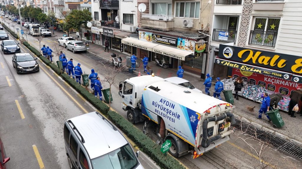 BAŞKAN ÇERÇİOĞLU’NDAN EFELER’DE ÇEVRE SEFERBERLİĞİ
