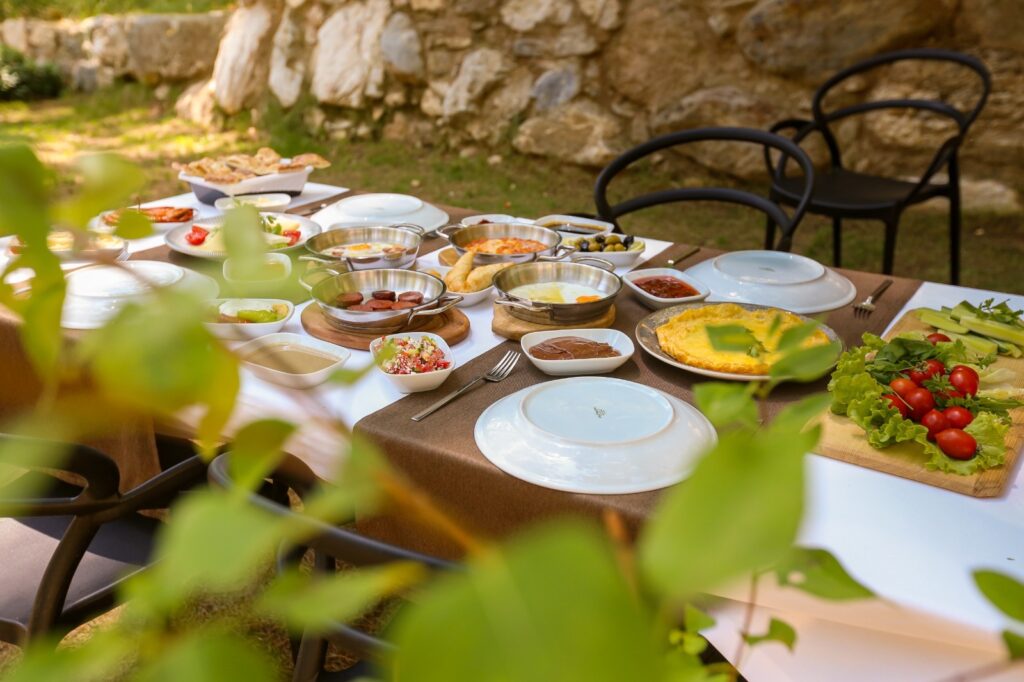 DOĞA OTEL VE RESTAURANT ÖZEL MİSAFİRLERİNİ AĞIRLAMAYA DEVAM EDİYOR