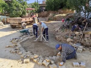 Karacasu’da yol çalışmaları devam ediyor