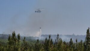 Şarköy’de orman yangınına helikopterle müdahale sürüyor