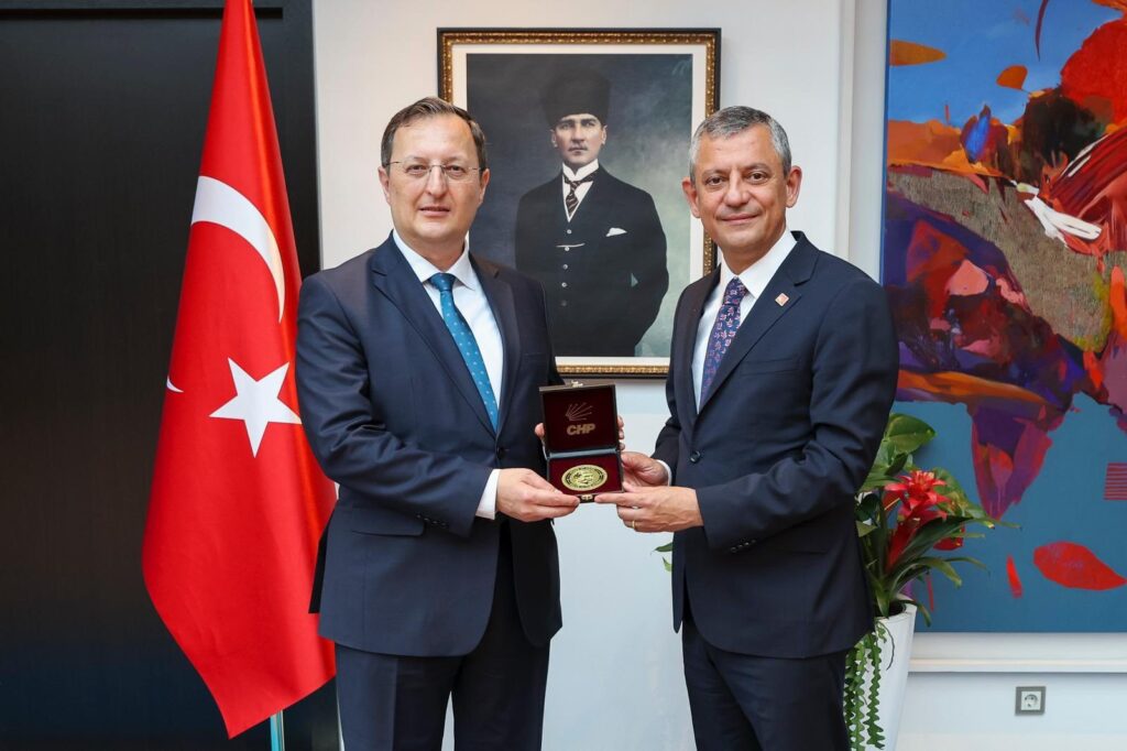 CHP Genel Başkanı Özel, Berlin Büyükelçisi Turan’ı ziyaret etti