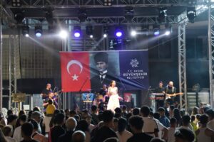 NAZİLLİ’DE SANAT RÜZGARI: BAŞKAN ÇERÇİOĞLU’NDAN YAZ KONSERİ