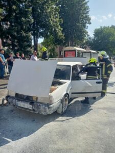 Yeni aldığı otomobil 1 saat içinde küle döndü