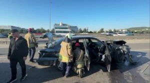 Anadolu Otoyolu’nda bariyerlere çarpan otomobile arkadan gelen araç çarptı: 4 yaralı