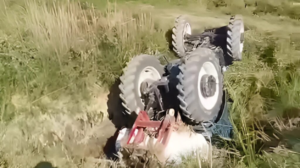 Söke’de traktör sulama kanalına düştü