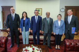 CHP lideri Özel, DEM heyetini kabul etti