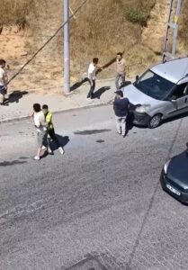 Arnavutköy’de 2 kişi arasında ilginç kavga