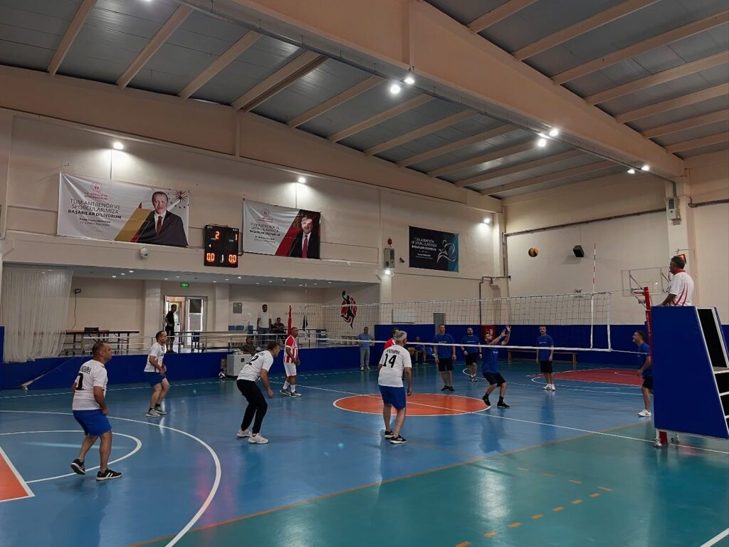 Buharkent’te ‘Kentin Çocukları’ voleybol turnuvasında ilk düdük çaldı
