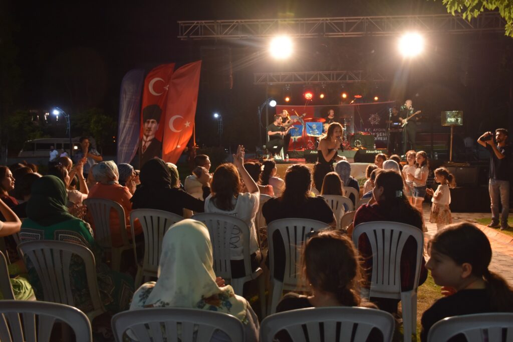 BAŞKAN ÇERÇİOĞLU GERMENCİKLİLERİ YAZ KONSERİ İLE BULUŞTURDU