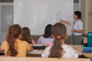 Aydınlı çocuklar yazı İngilizce öğrenerek geçiriyor