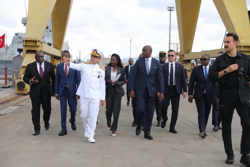 Gabon Cumhurbaşkanı Nguema, İstanbul Tersanesi Komutanlığı’nı ziyaret etti