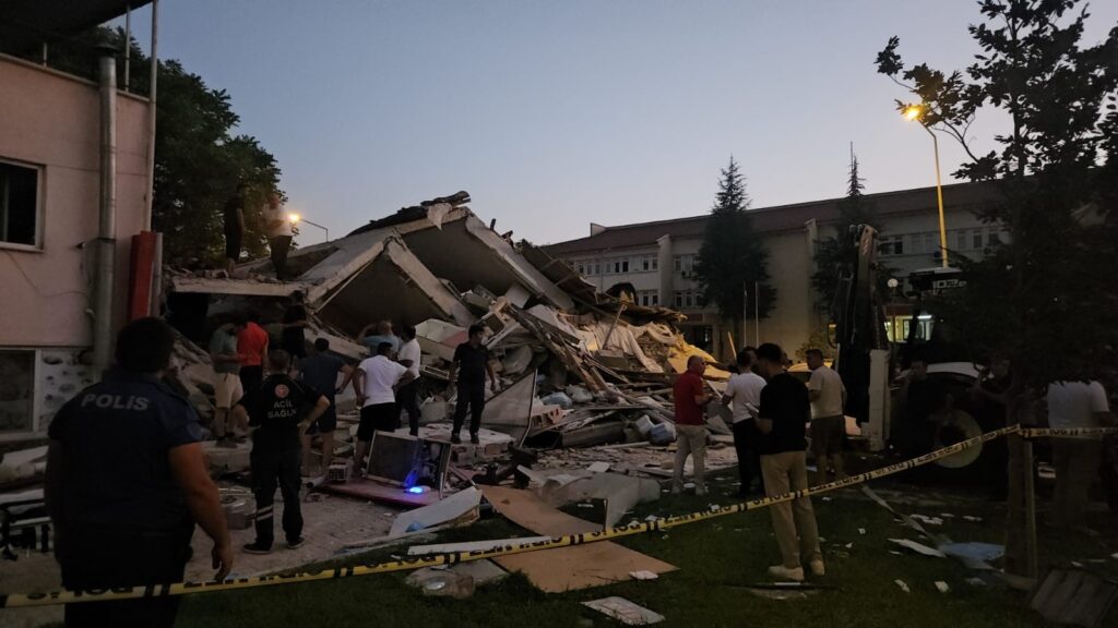 Balıkesir’deki deprem için Aydın’dan AFAD ekipleri yola çıktı