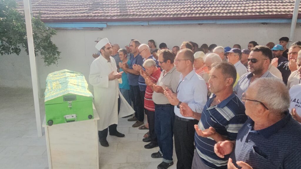 Göçük altında kalarak hayatını kaybeden Ahmet Güney son yolculuğuna uğurlandı