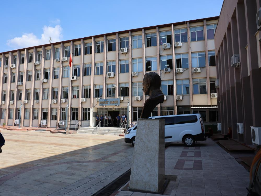 Kuşadası’nda 17 yıl hapis cezası ile aranan şahıs yakalandı
