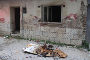 Tahtalar tutuştu, itfaiye harekete geçti
