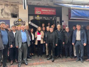 Aydınlı 50 muhtardan CHP’ye siyah çelenk