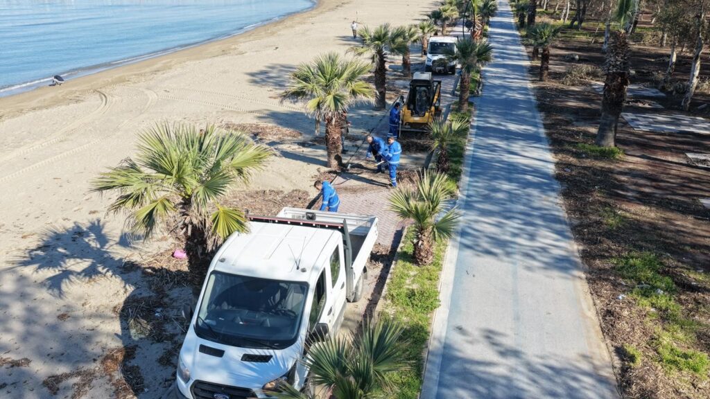 Büyükşehir ekipleri Sevgi Yolu’nu temizledi