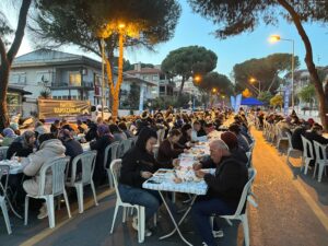 Büyükşehir’in iftar sofrasında oruçlar dualarla açıldı