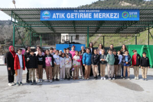 Söke’de 100. Yıl İlkokulu öğrencileri geri dönüşümü çok sevdi
