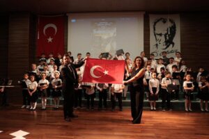 İncirliova’da minik seslerden türkü şöleni