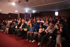 İncirliova’da “Oğluma Kız mı Yok” oyunu sahnelendi