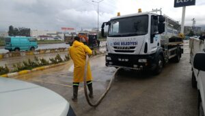 SÖKE’DE BELEDİYE EKİPLERİ SAHADA