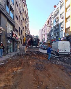 Pullukçu Sokak’ta Yol Yenileme Çalışmalarının İkinci Etabı Başladı