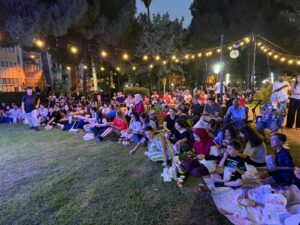 BAŞKAN ÇERÇİOĞLU VATANDAŞLARI AÇIK HAVA SİNEMASI ETKİNLİKLERİ İLE BULUŞTURMAYA DEVAM EDİYOR