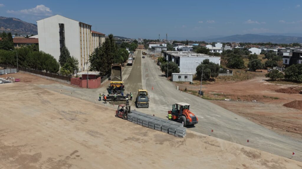 BAŞKAN ÇERÇİOĞLU’NDAN EFELER’DE YOL YAPIM ÇALIŞMASI