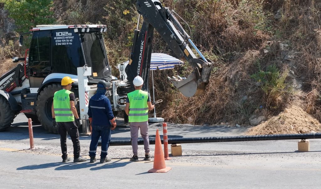 BAŞKAN ÇERÇİOĞLU’NUN ÇALIŞMALARIYLA MAHALLELERİN KAYNAK SUYU HATLARI YENİLENİYOR